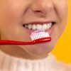 Cura dei denti: come sbiancare i denti ed il corretto uso del dentifricio sbiancante