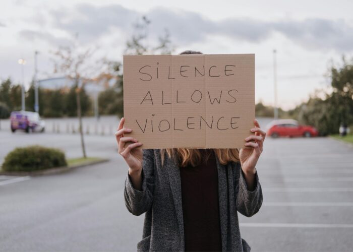 Sephora, campagna “mAI colpevoli”: si parla ancora di victim blaming?