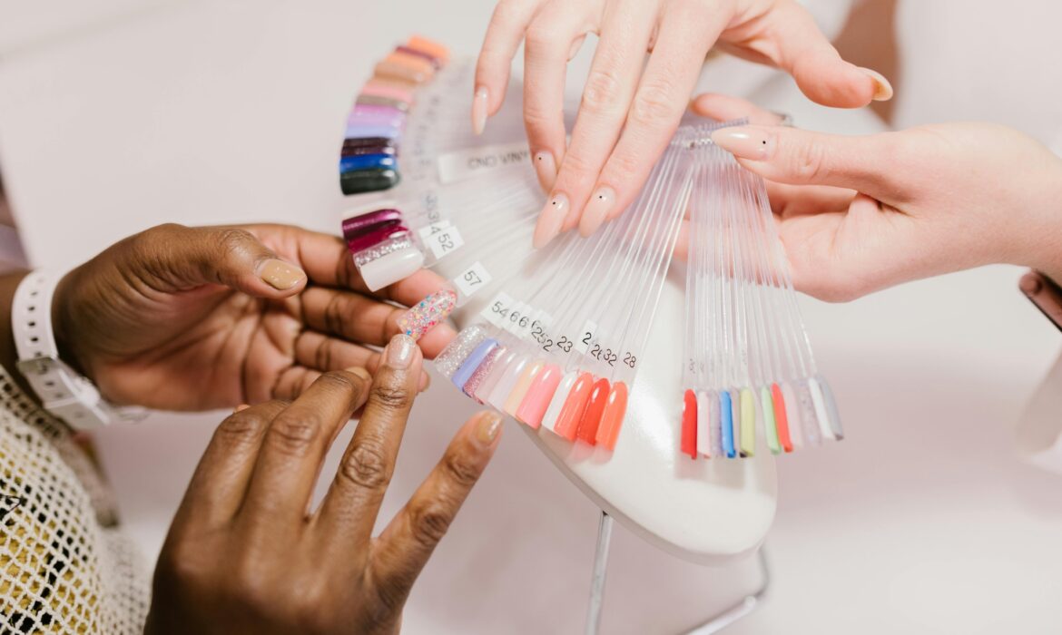 Unghie primavera 2024: 6 idee per una manicure alla moda