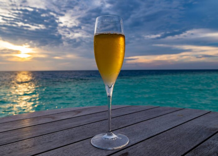 World Cocktail Day 2024: tutti pazzi per i Drink a base Champagne